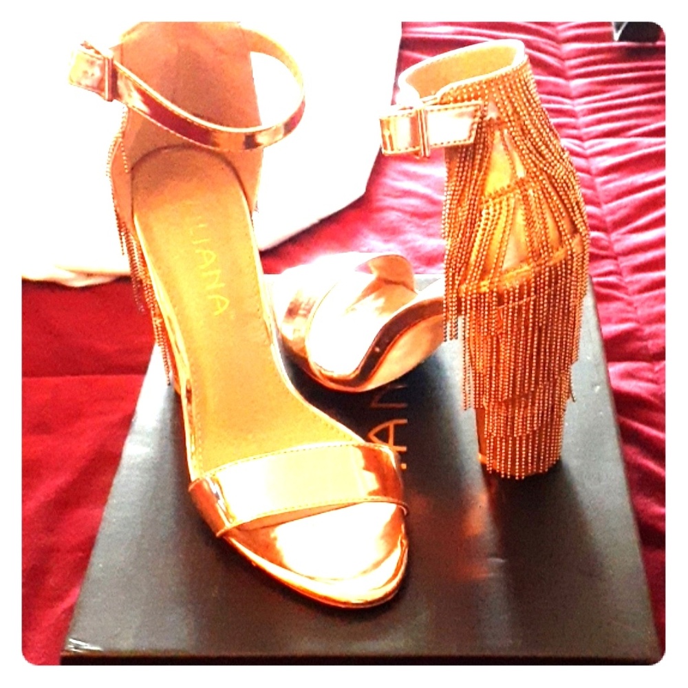 LILIANA WEDGE HEEL W/ TASSLES